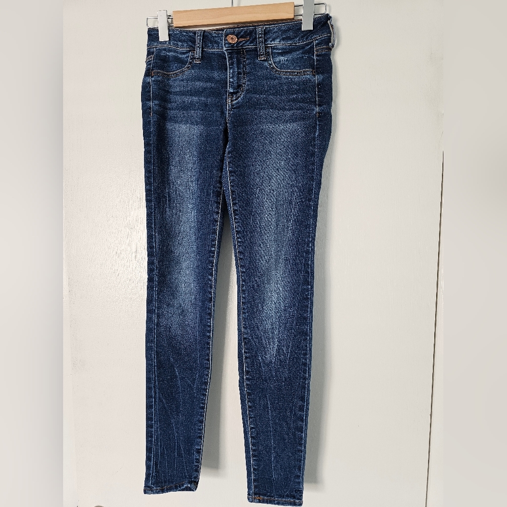 American Eagle Jegging, Size 2 Regular, Medium Rise, Dark Wash.